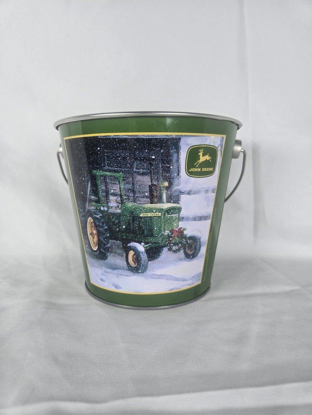 John Deere Christmas Tin Bucket Planter 2007 Judy Richardson Art w/ Plastic Line